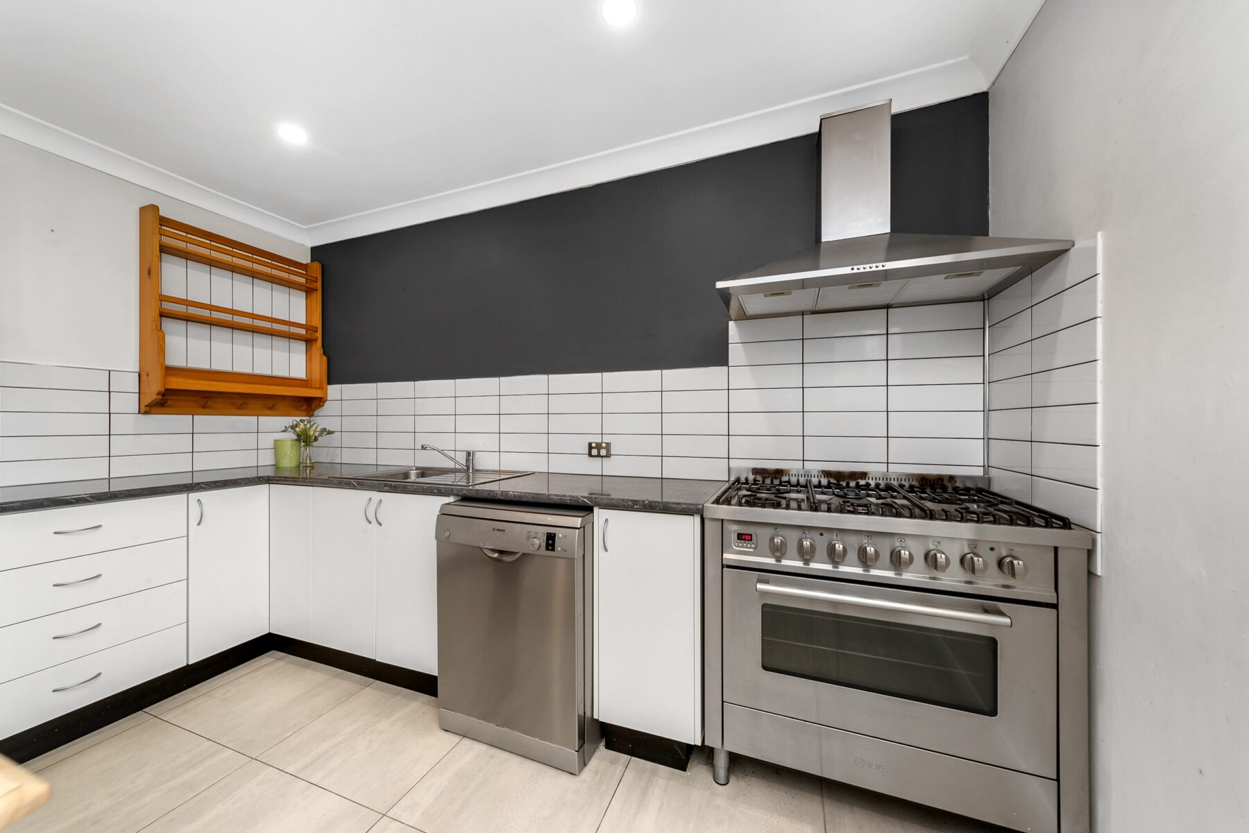 Property: 77 Bradley Street, Goulburn, NSW, 2580 photo-13