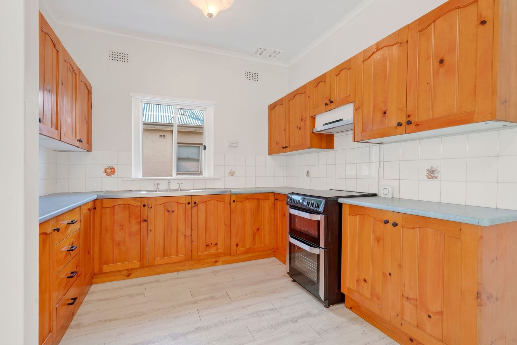 Property: 12 Wheatley Avenue, Goulburn, NSW, 2580 photo-8