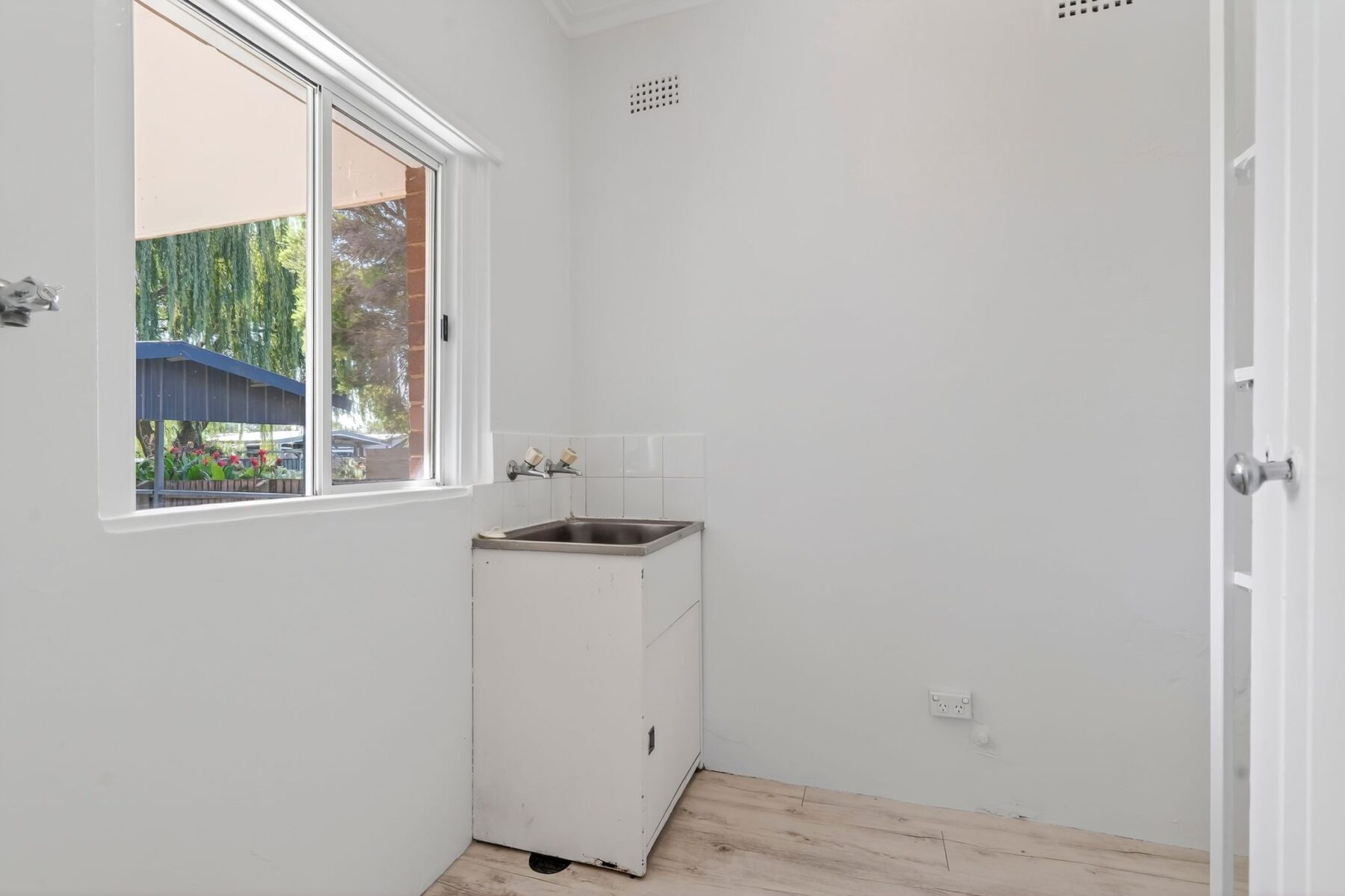 Property: 12 Wheatley Avenue, Goulburn, NSW, 2580 photo-12
