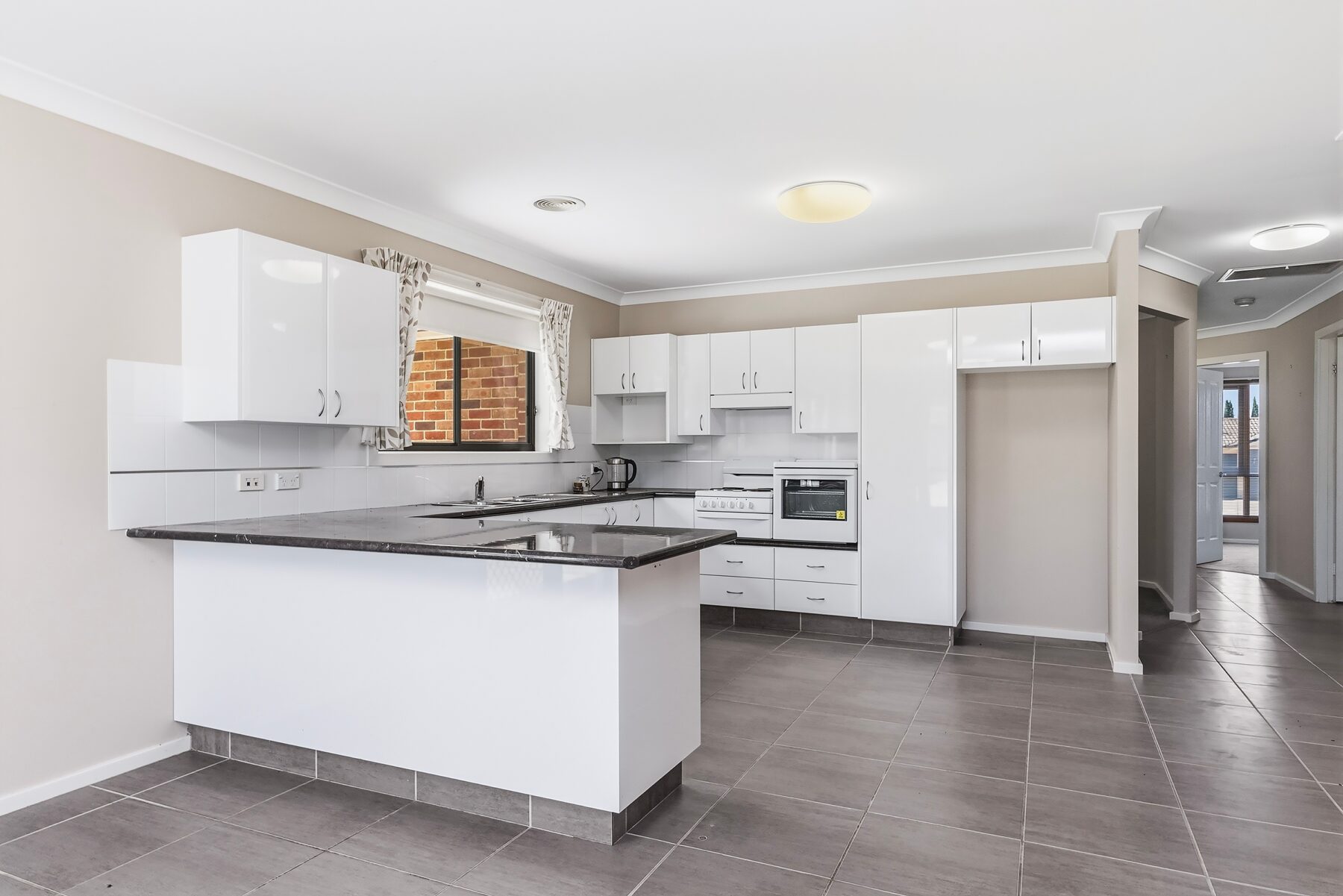 Property: 18 St Aubyn Road, Goulburn, NSW, 2580 photo-3