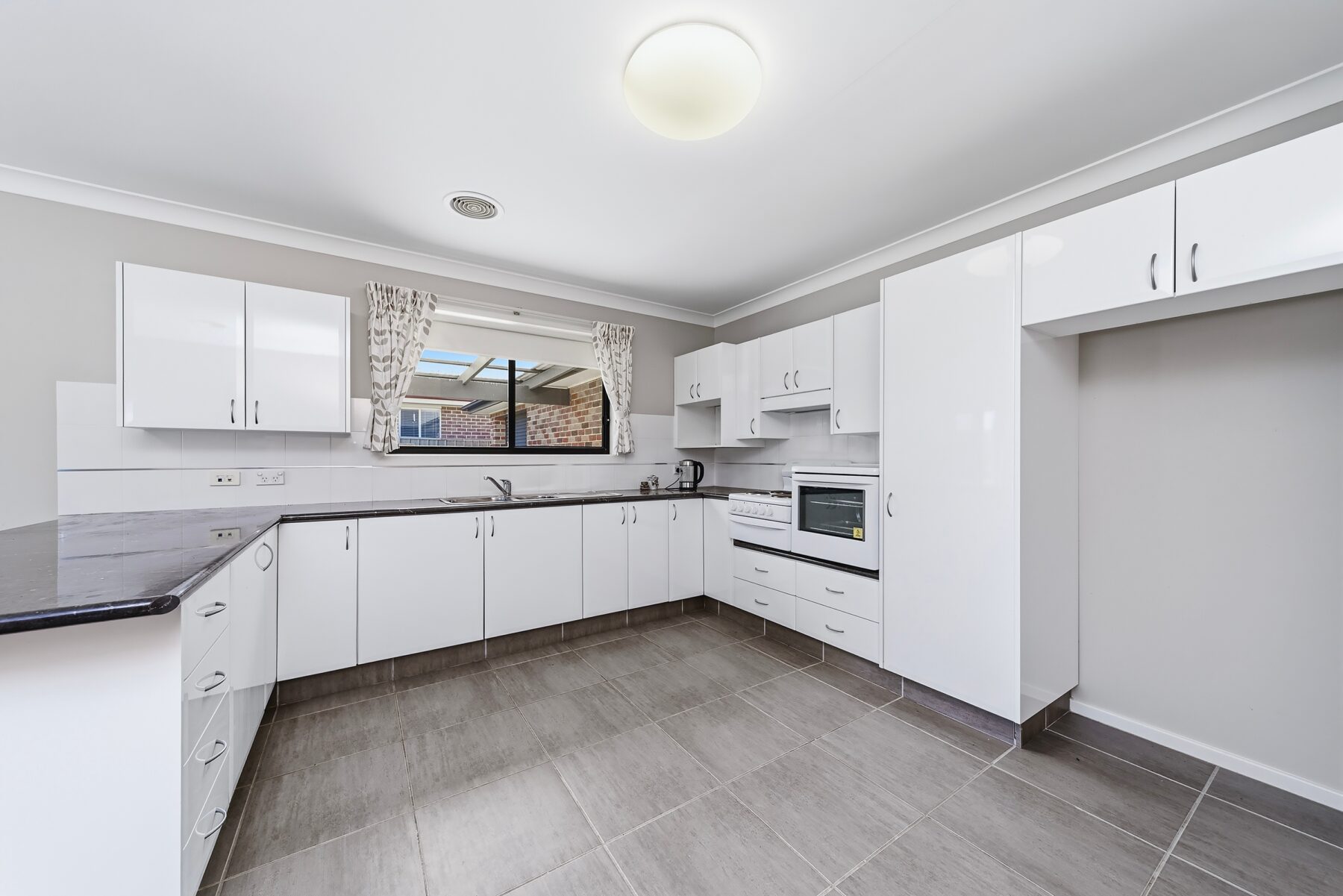 Property: 18 St Aubyn Road, Goulburn, NSW, 2580 photo-4