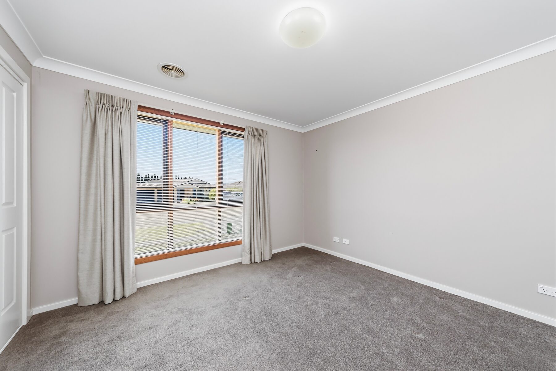 Property: 18 St Aubyn Road, Goulburn, NSW, 2580 photo-5