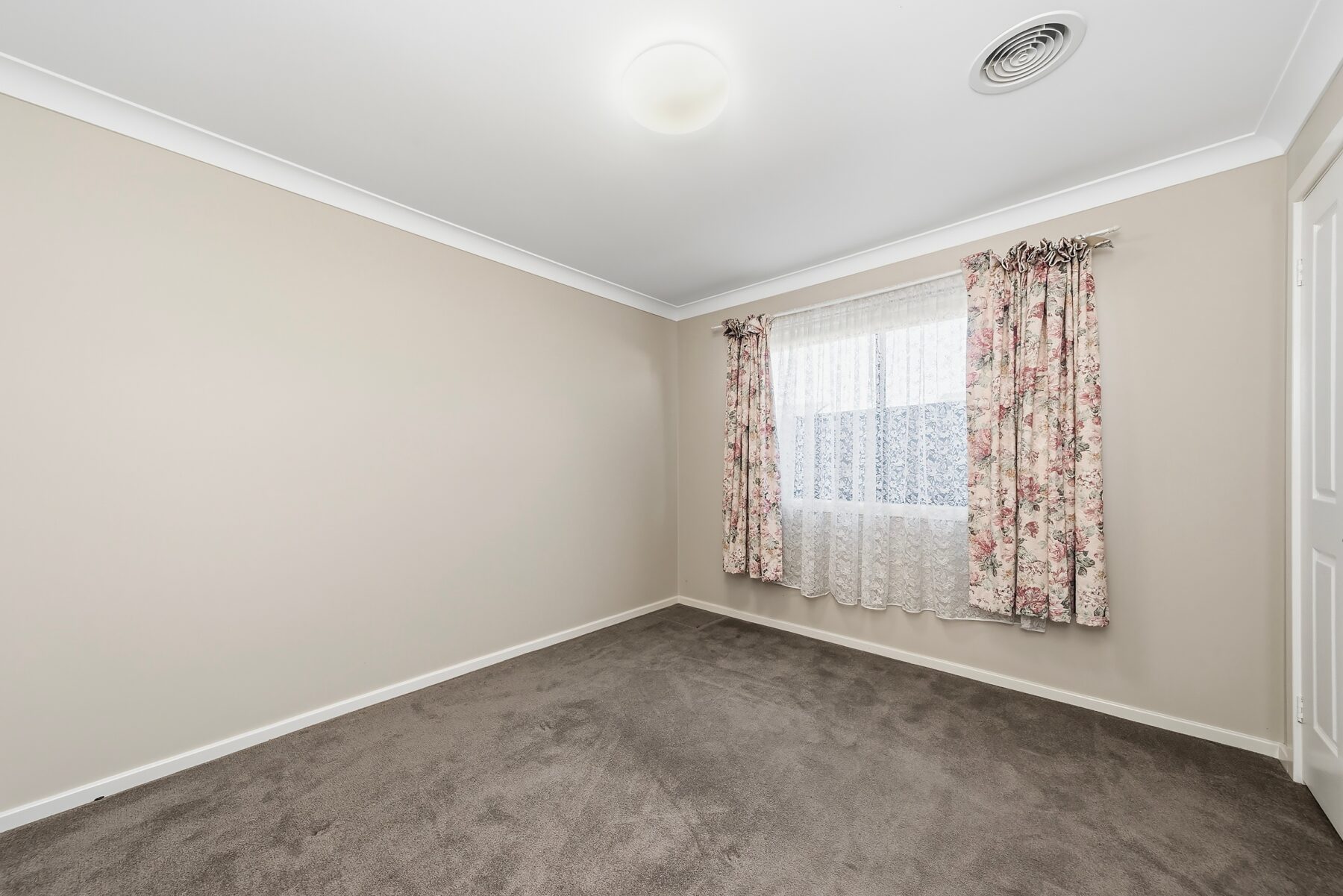 Property: 18 St Aubyn Road, Goulburn, NSW, 2580 photo-8