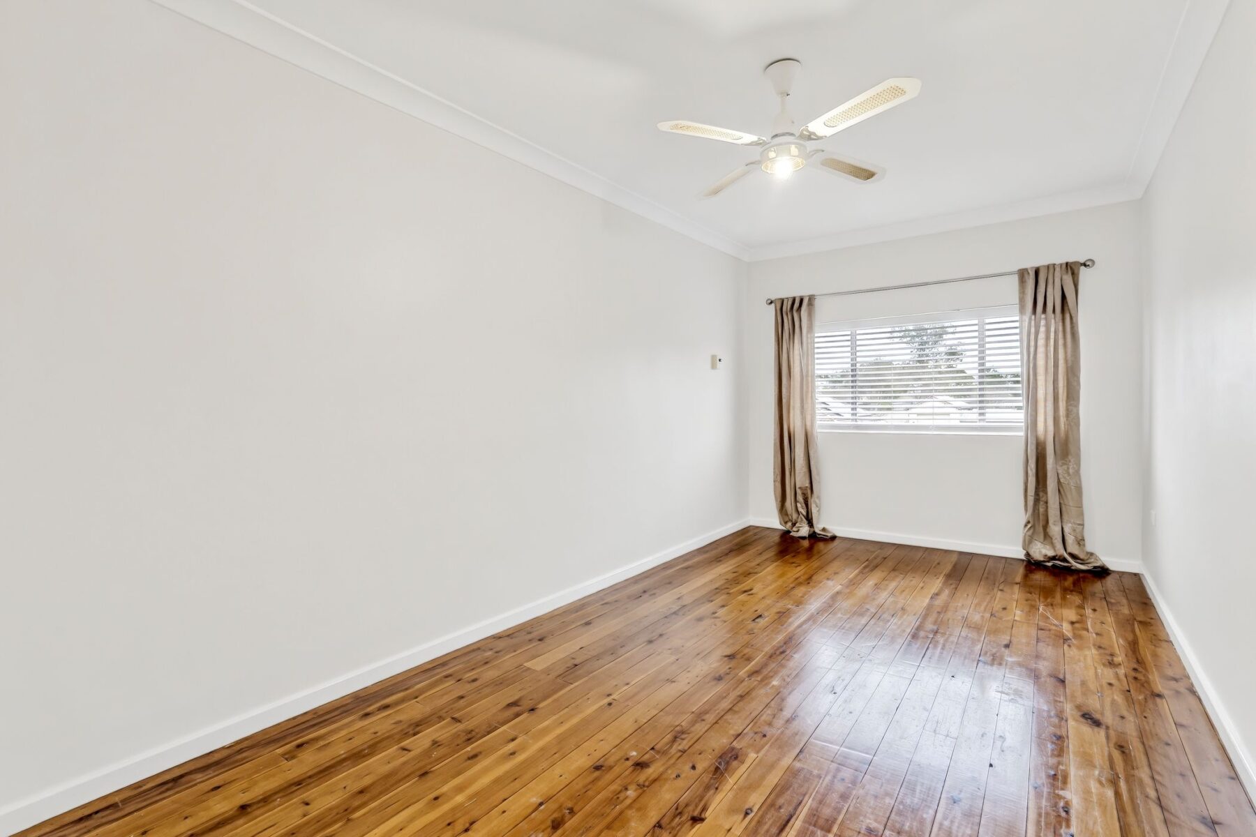 Property: 37 Garfield Avenue, Goulburn, NSW, 2580 photo-9