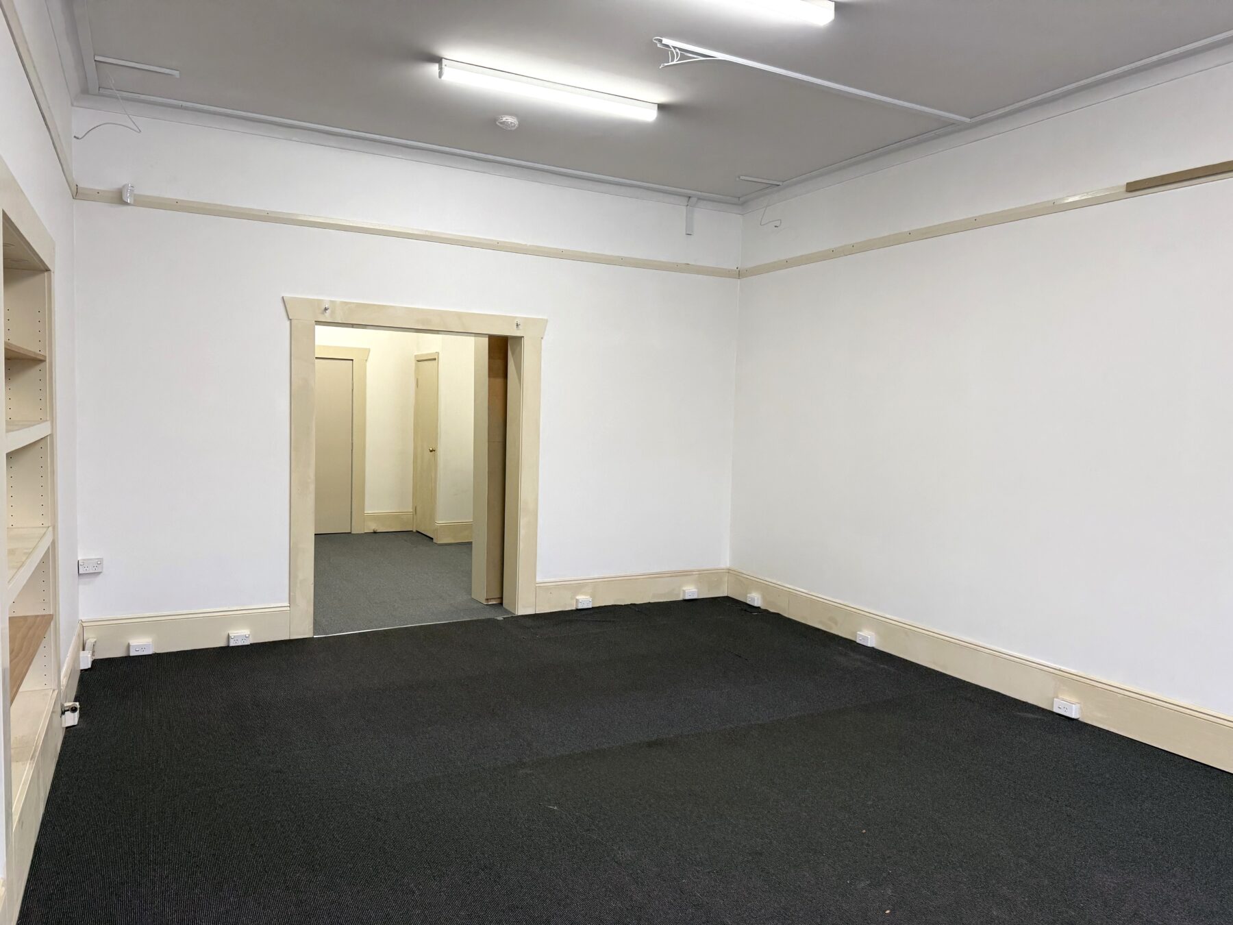 Commercial: 117 Auburn Street, Goulburn, NSW, 2580 photo-4